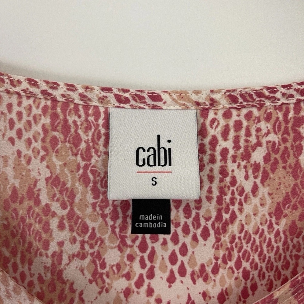 CAbi Blouse Women’s S Pink & White Snake Print Puff Sleeve Top Animal Office - Picture 5 of 8